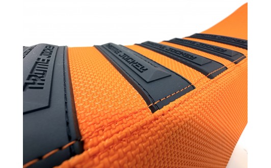 D E L U X GRIPPER SEAT COVERS