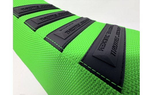 D E L U X GRIPPER SEAT COVERS